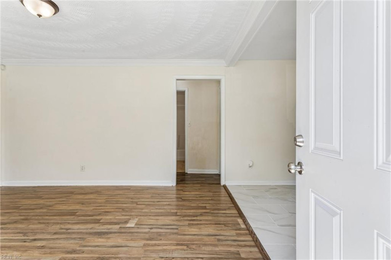 Photo 6 of 31 residential for sale in Chesapeake virginia
