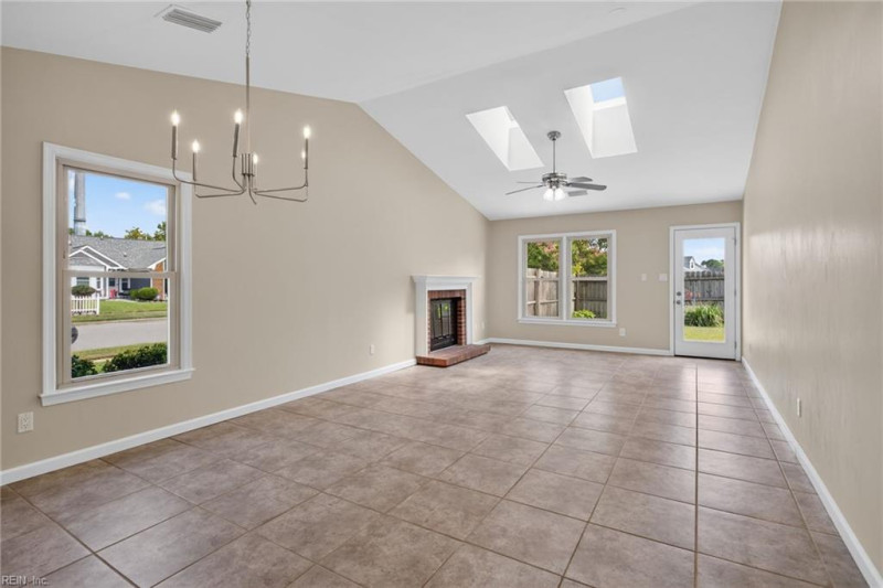 Photo 4 of 25 residential for sale in Virginia Beach virginia