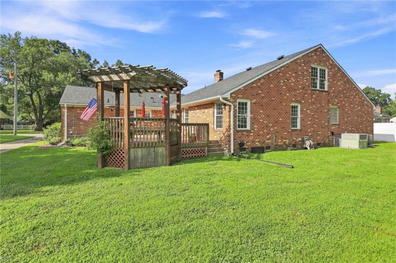 Photo 10 of 42 residential for sale in Chesapeake virginia
