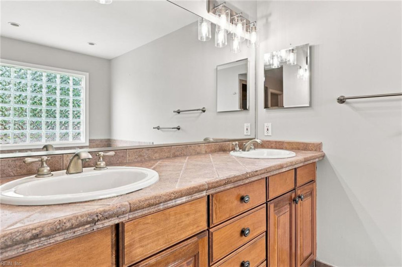 Photo 15 of 42 residential for sale in Chesapeake virginia