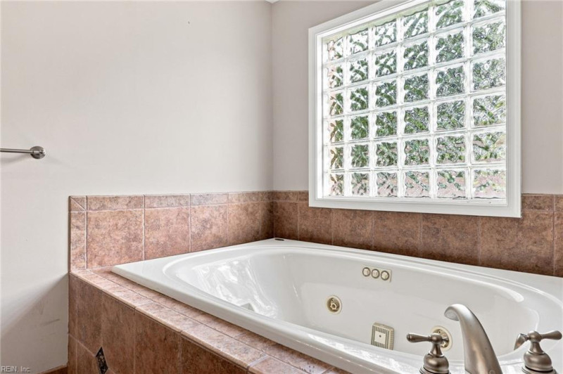 Photo 16 of 42 residential for sale in Chesapeake virginia