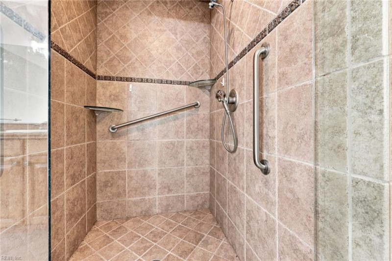 Photo 18 of 42 residential for sale in Chesapeake virginia
