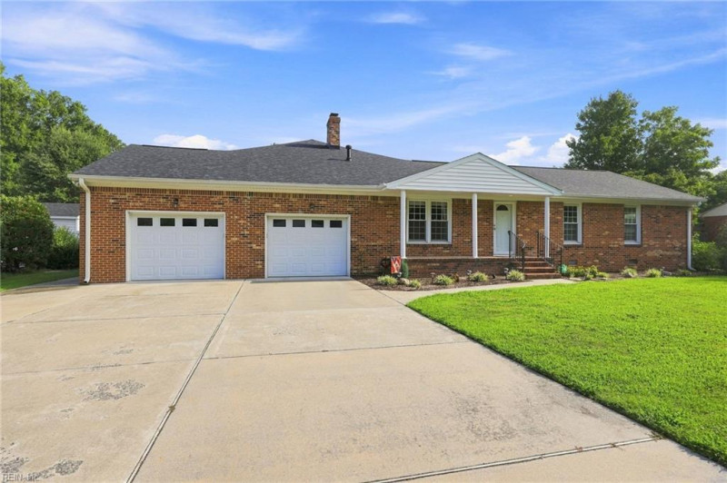 Photo 4 of 42 residential for sale in Chesapeake virginia
