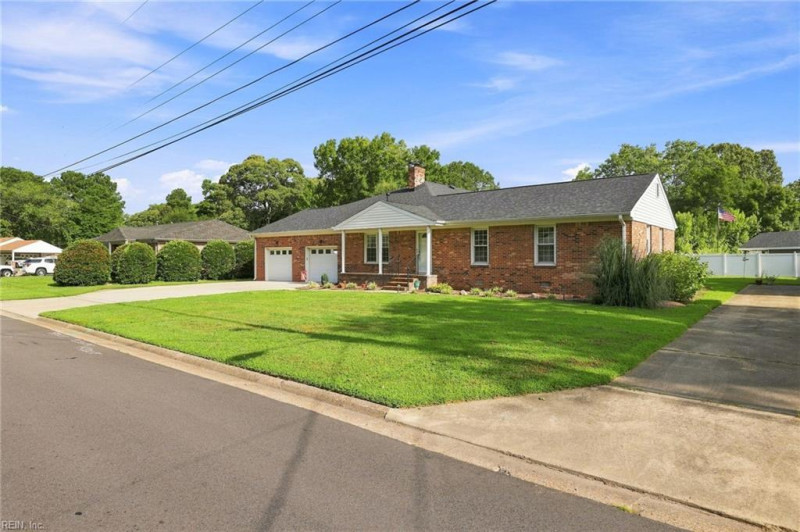 Photo 5 of 42 residential for sale in Chesapeake virginia