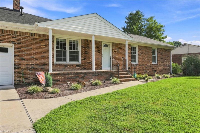 Photo 7 of 42 residential for sale in Chesapeake virginia
