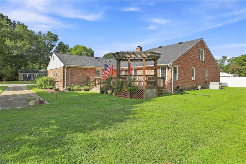Photo 9 of 42 residential for sale in Chesapeake virginia