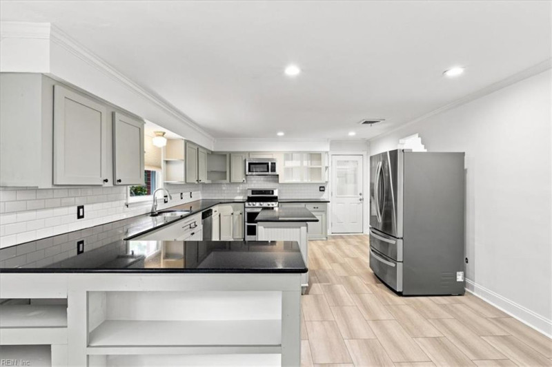Photo 10 of 47 residential for sale in Virginia Beach virginia
