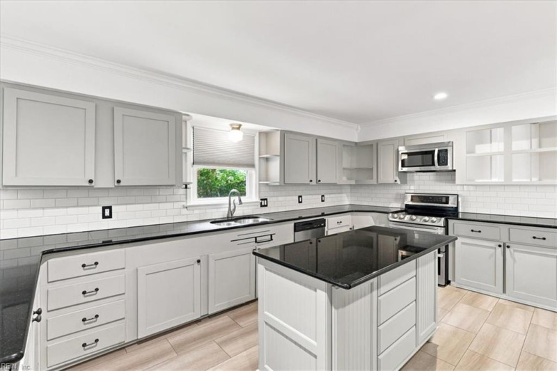 Photo 11 of 47 residential for sale in Virginia Beach virginia