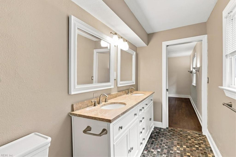 Photo 13 of 47 residential for sale in Virginia Beach virginia