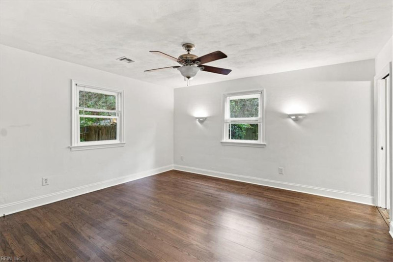Photo 14 of 47 residential for sale in Virginia Beach virginia