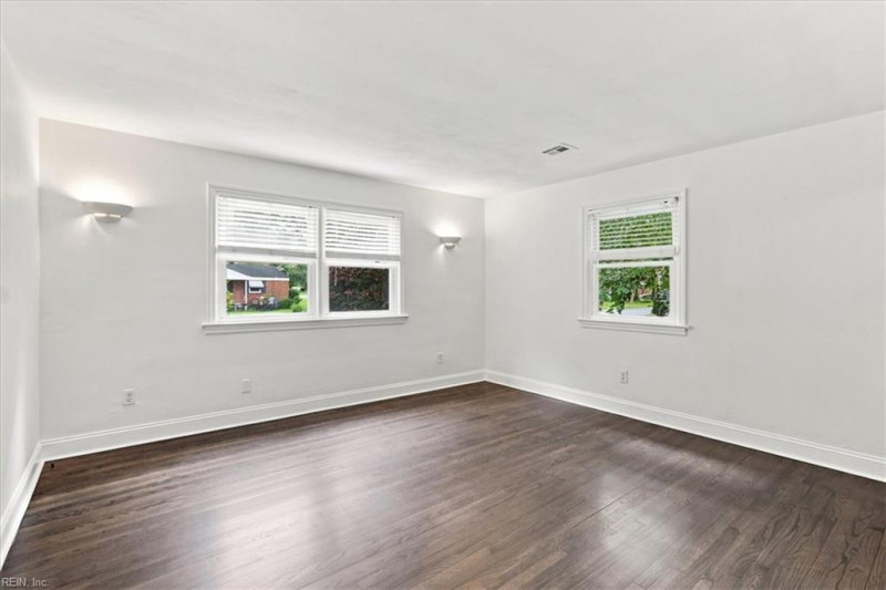 Photo 16 of 47 residential for sale in Virginia Beach virginia