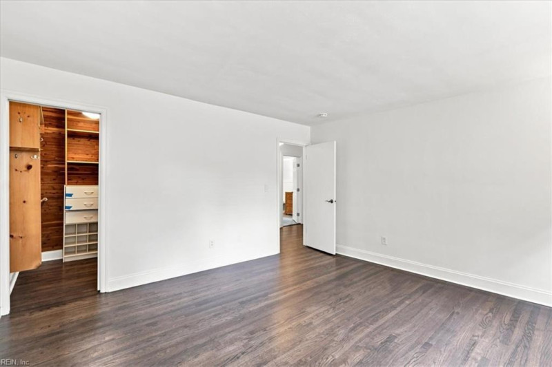 Photo 18 of 47 residential for sale in Virginia Beach virginia