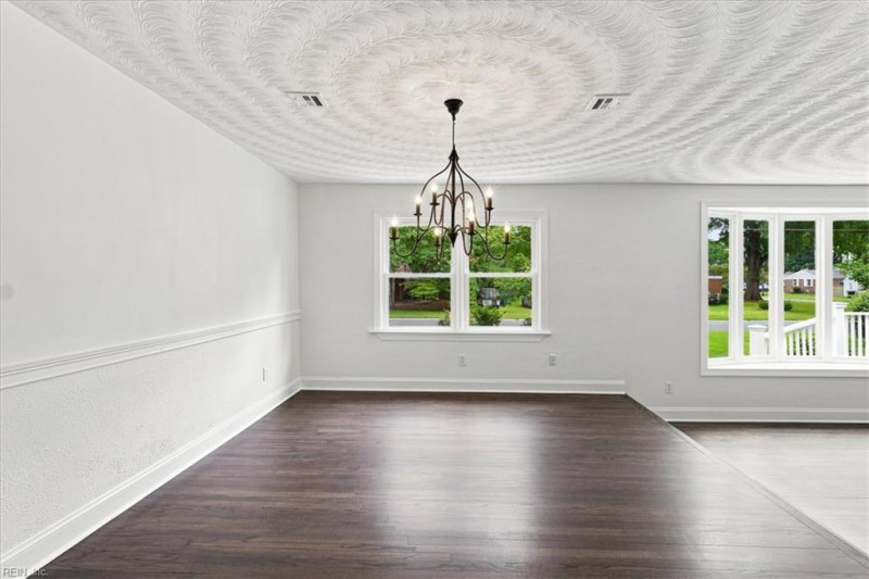 Photo 4 of 47 residential for sale in Virginia Beach virginia