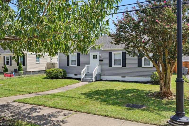 Photo 1 of 32 residential for sale in Hampton virginia