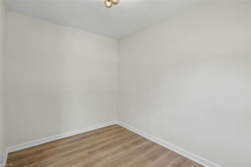 Photo 11 of 32 residential for sale in Hampton virginia