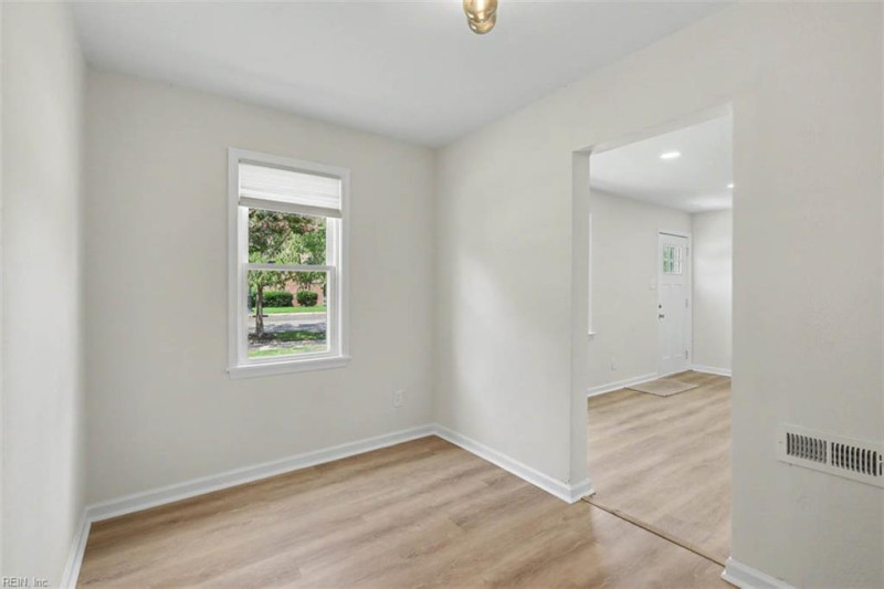 Photo 12 of 32 residential for sale in Hampton virginia