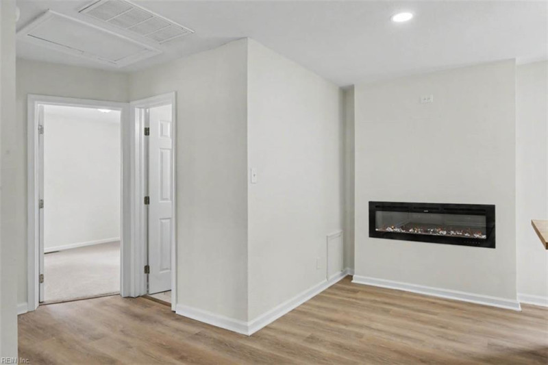 Photo 14 of 32 residential for sale in Hampton virginia