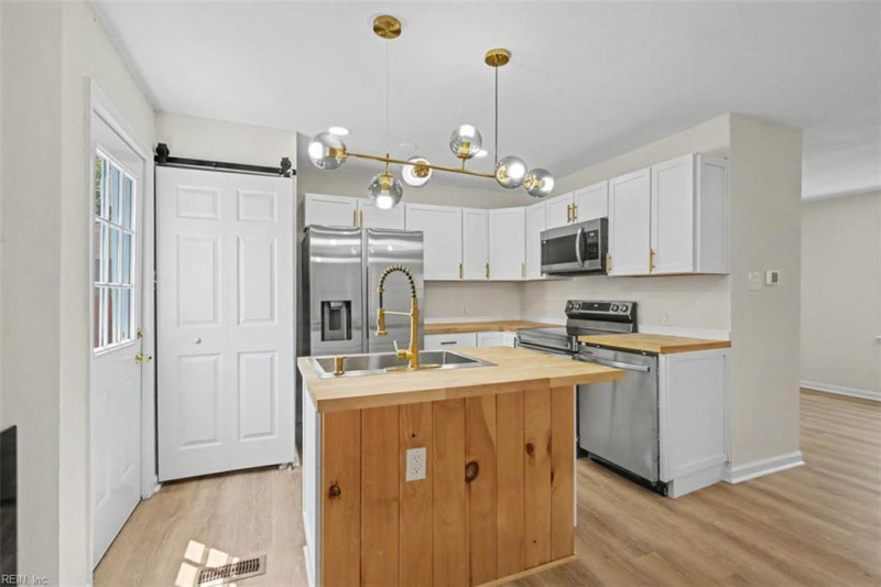 Photo 17 of 32 residential for sale in Hampton virginia
