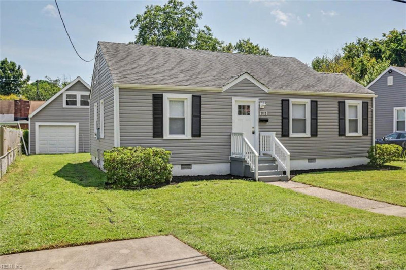 Photo 3 of 32 residential for sale in Hampton virginia