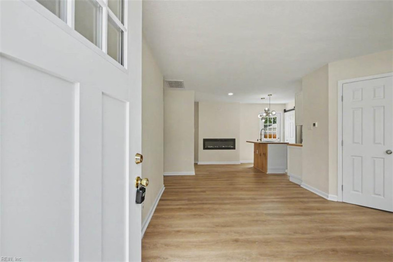Photo 5 of 32 residential for sale in Hampton virginia