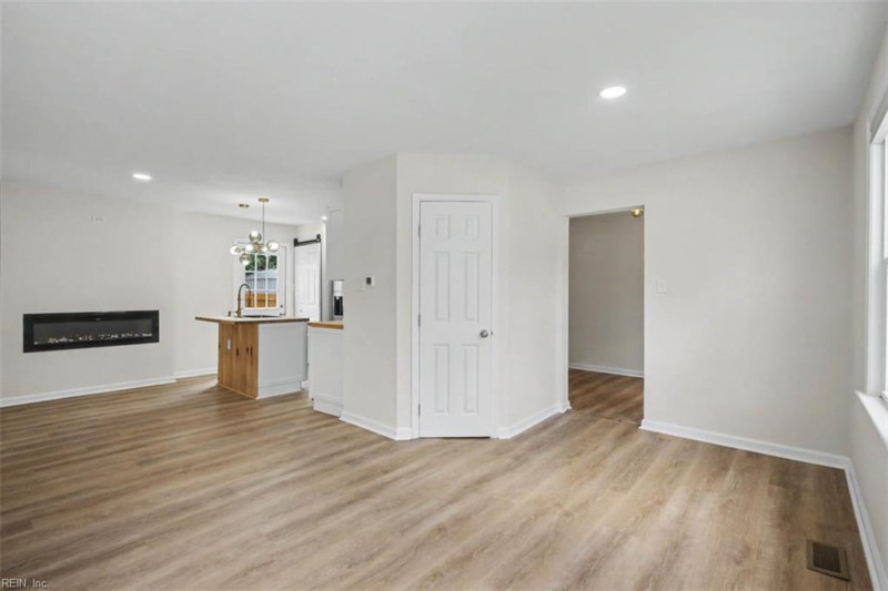 Photo 6 of 32 residential for sale in Hampton virginia