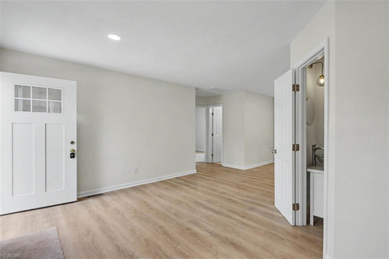 Photo 7 of 32 residential for sale in Hampton virginia