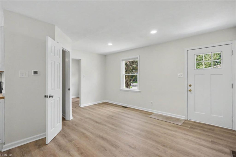 Photo 8 of 32 residential for sale in Hampton virginia