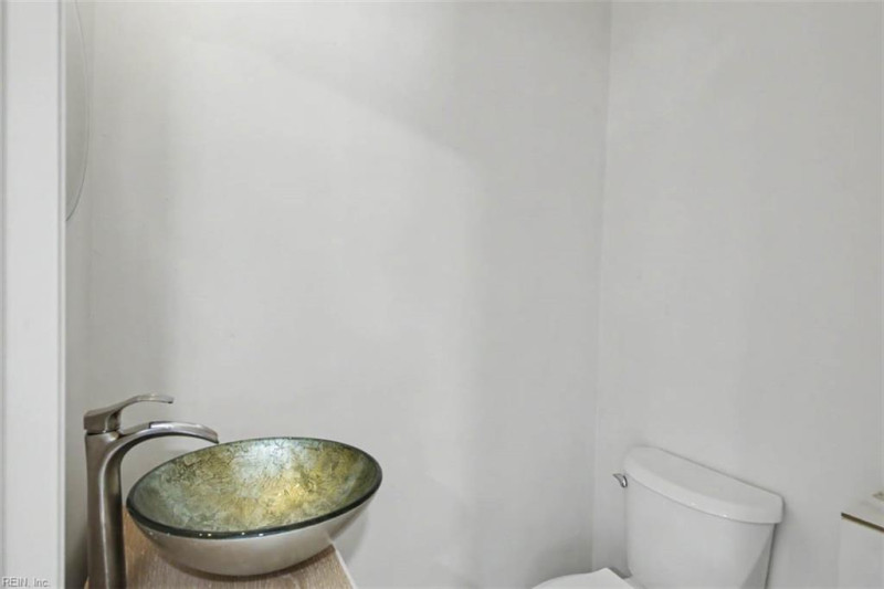 Photo 9 of 32 residential for sale in Hampton virginia