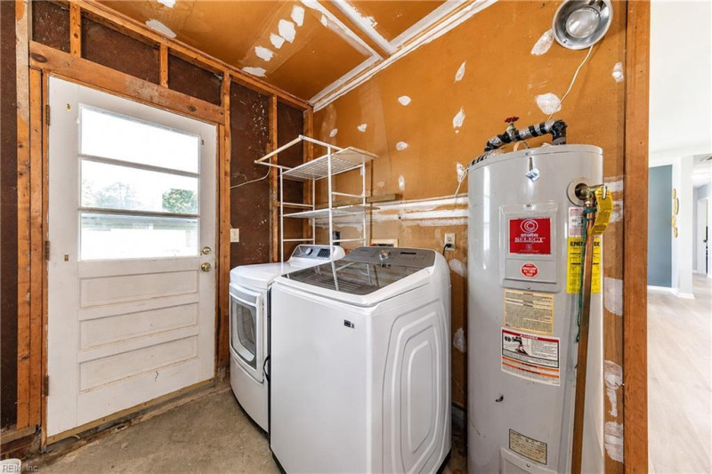 Photo 12 of 30 residential for sale in Gloucester County virginia