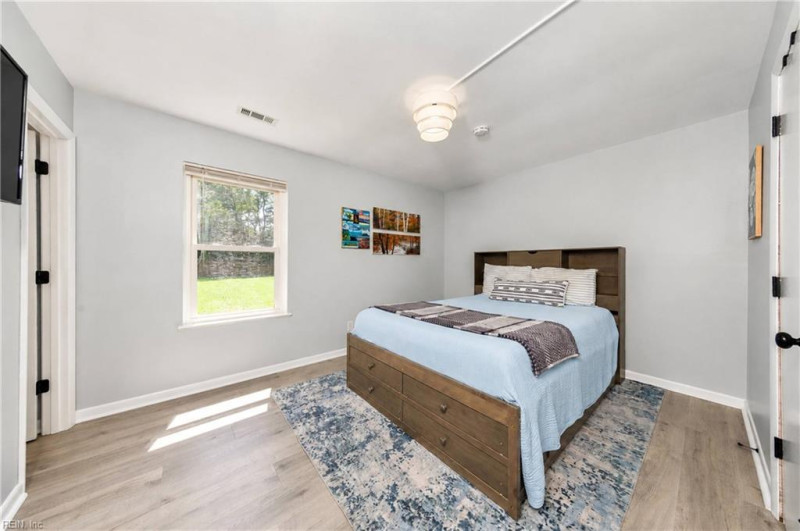 Photo 16 of 30 residential for sale in Gloucester County virginia