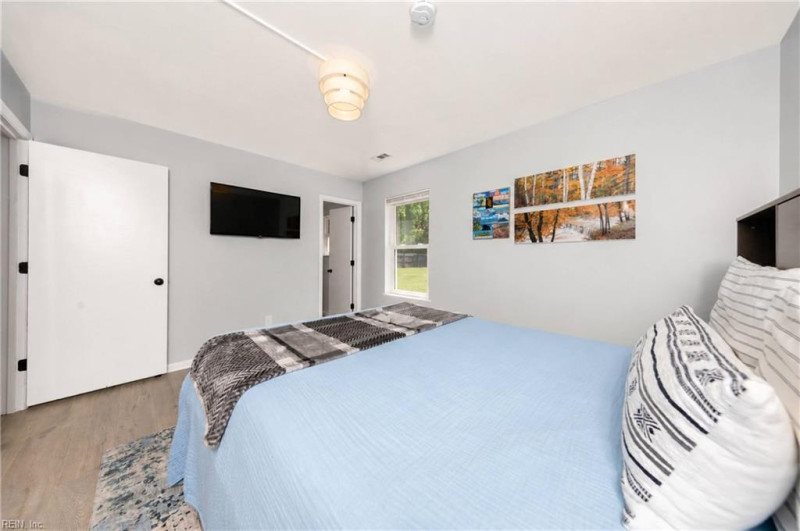Photo 17 of 30 residential for sale in Gloucester County virginia