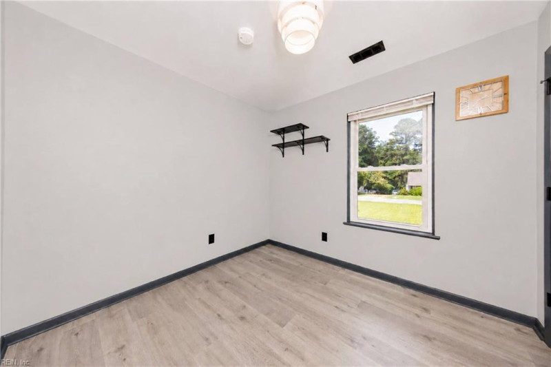 Photo 20 of 30 residential for sale in Gloucester County virginia