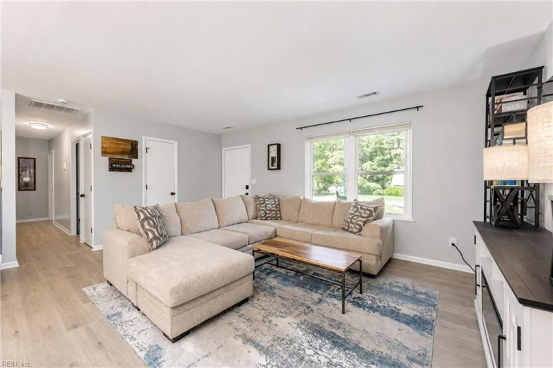 Photo 6 of 30 residential for sale in Gloucester County virginia