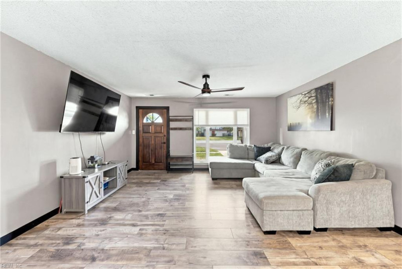 Photo 5 of 36 residential for sale in Virginia Beach virginia