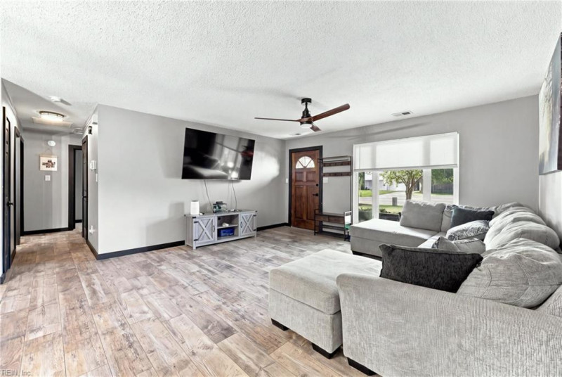Photo 6 of 36 residential for sale in Virginia Beach virginia