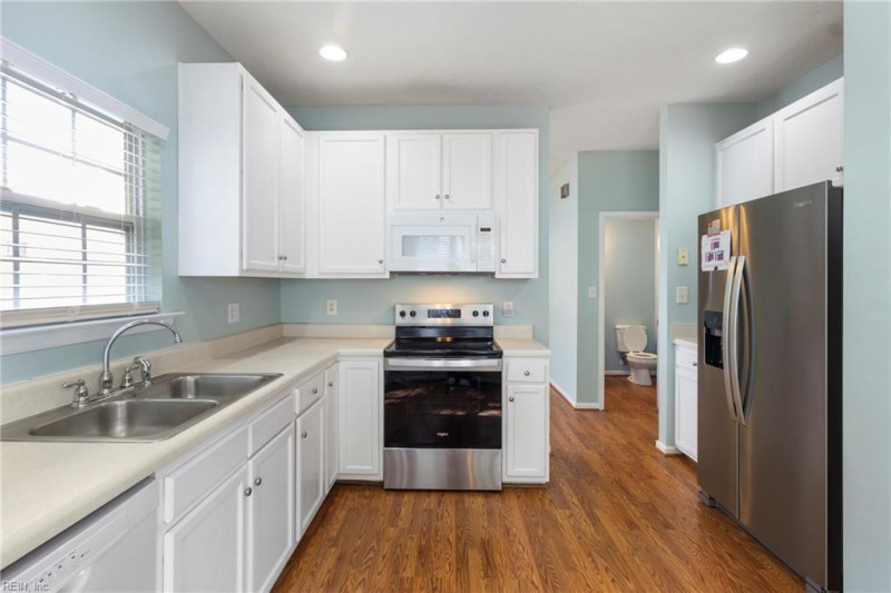 Photo 10 of 36 residential for sale in York County virginia
