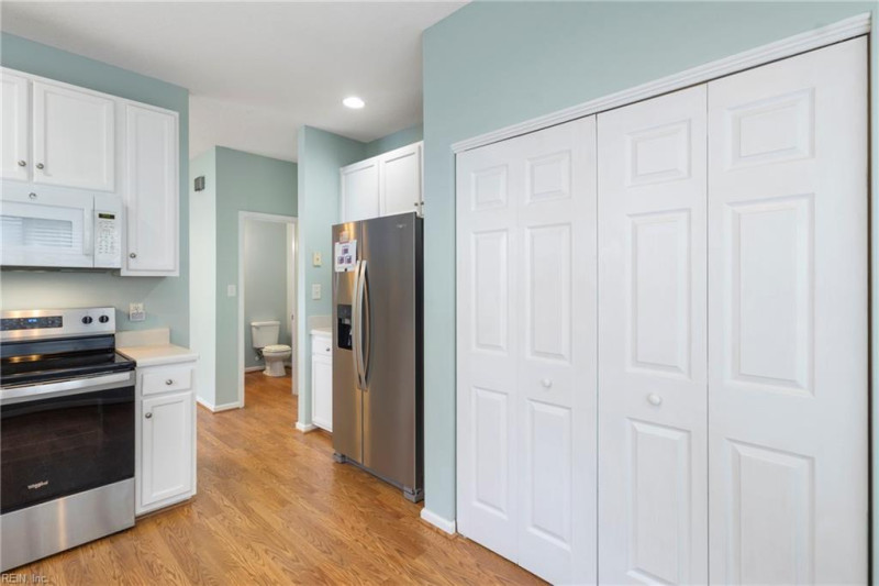 Photo 11 of 36 residential for sale in York County virginia