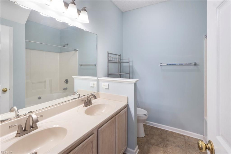 Photo 18 of 36 residential for sale in York County virginia