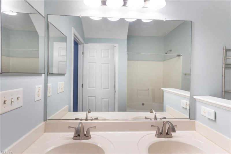 Photo 19 of 36 residential for sale in York County virginia