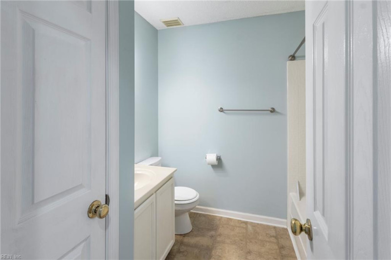 Photo 25 of 36 residential for sale in York County virginia