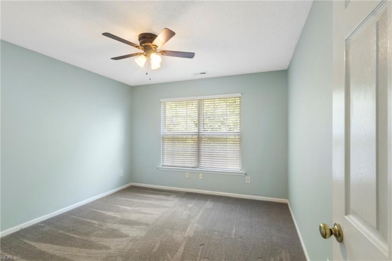 Photo 28 of 36 residential for sale in York County virginia