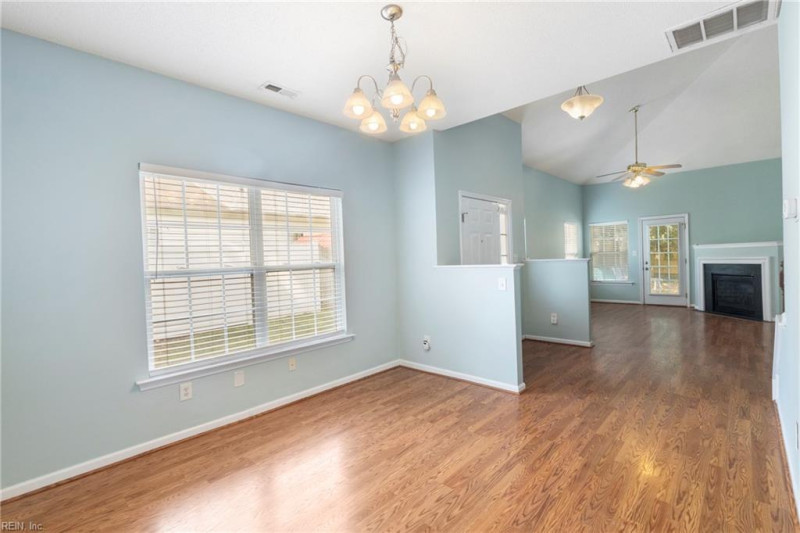 Photo 3 of 36 residential for sale in York County virginia