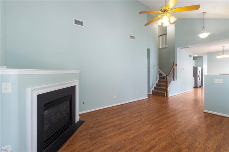 Photo 5 of 36 residential for sale in York County virginia