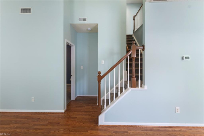 Photo 8 of 36 residential for sale in York County virginia
