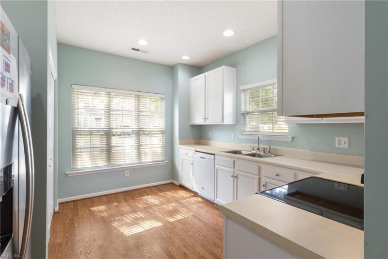 Photo 9 of 36 residential for sale in York County virginia