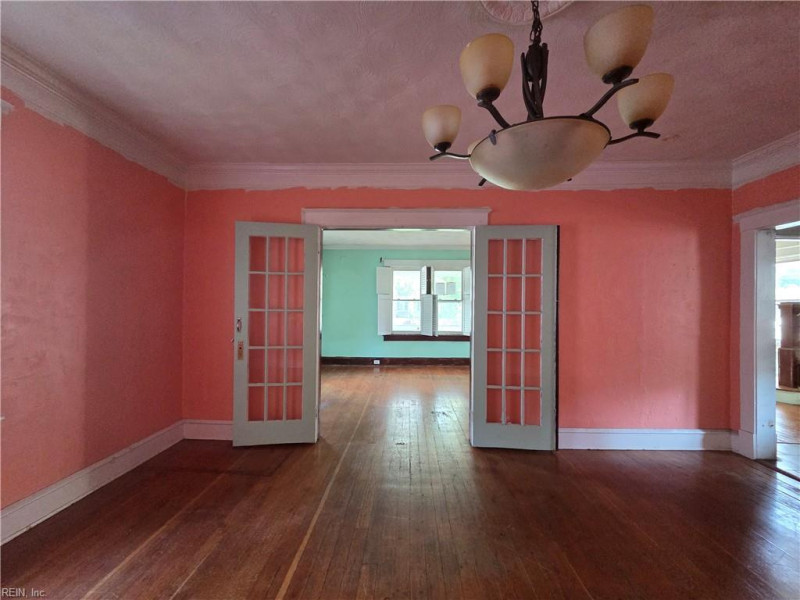 Photo 10 of 38 residential for sale in Newport News virginia