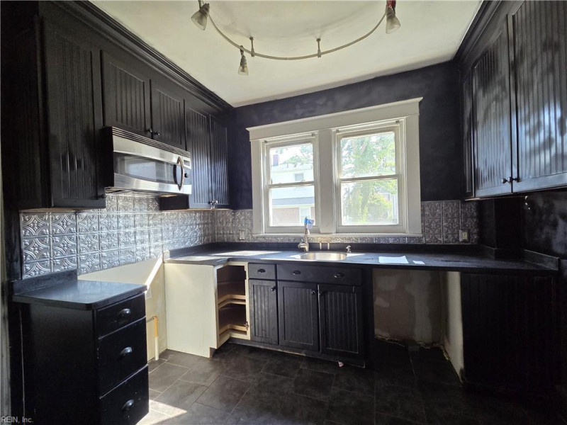 Photo 12 of 38 residential for sale in Newport News virginia