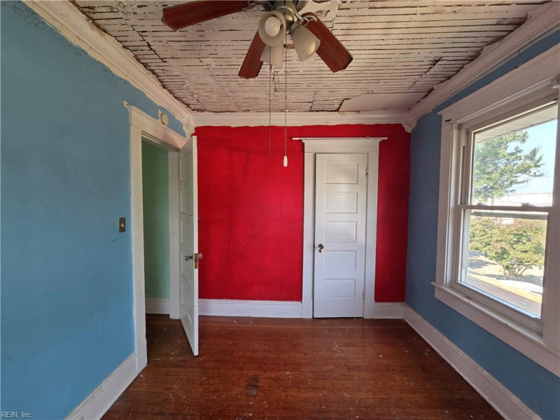 Photo 25 of 38 residential for sale in Newport News virginia