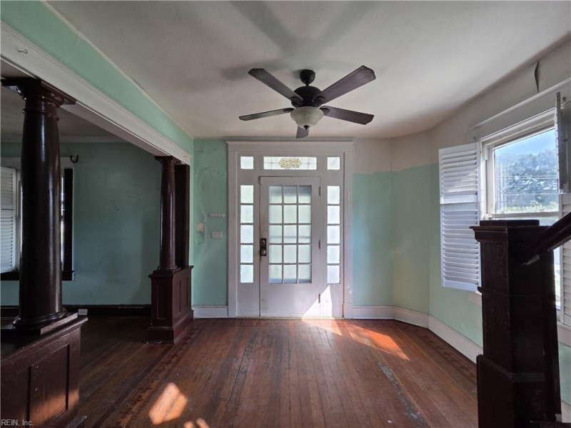 Photo 4 of 38 residential for sale in Newport News virginia