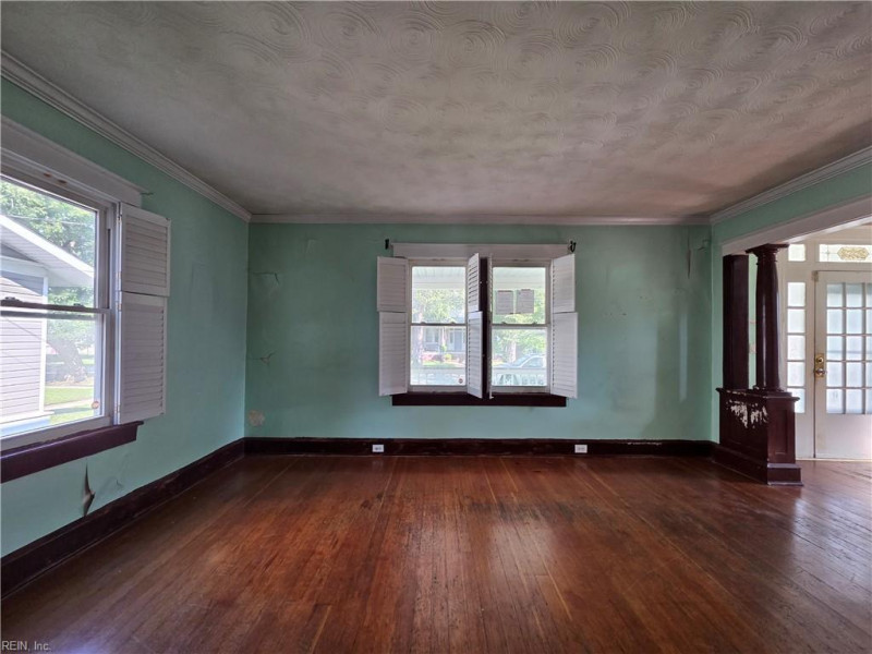 Photo 5 of 38 residential for sale in Newport News virginia